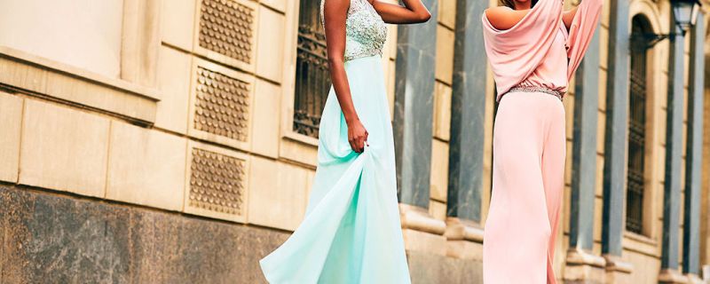 Algunos de nuestros estilismos favoritos para una boda de noche