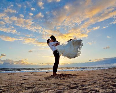¿Boda en la playa? Hay un traje de invitado para cada tipo de boda