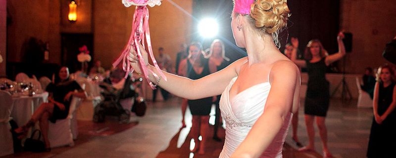 Ideas diferentes para lanzar el ramo de novia